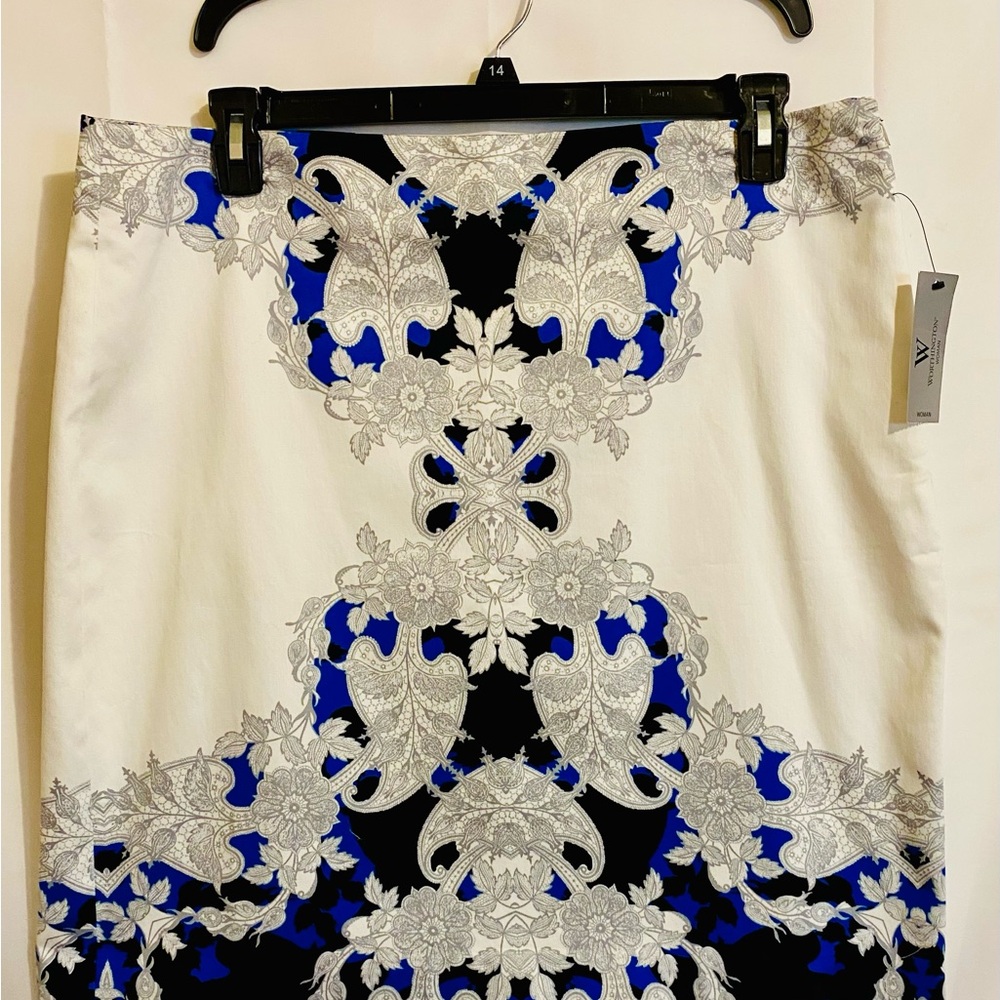 Worthington Elegant White Pencil Skirt with Blue and Black Accents